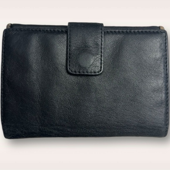 BURBERRY VTG Black Leather Bifold wallet With Classic trim, Snap closure! - Picture 2 of 16
